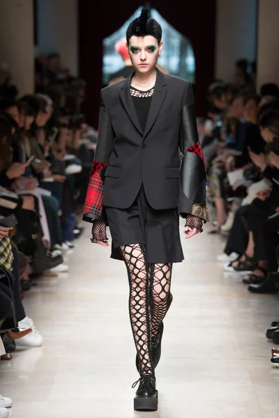 Look 28